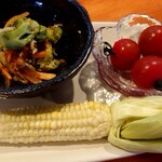 栄夏 - ヤングコーンの皮を剥いたところです。