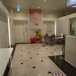 Fruits Bar AOKI Lalaport Tachikawa Tachitobi Ten - Interior (All the tables that were previously there have been removed~(@_@))