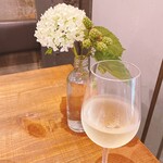 ツムギ キッチン - 白のハウスワイン