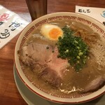 濃厚豚骨らーめん 博多一路 - 料理