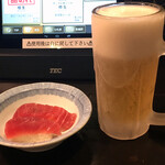 魚きち - 生ビール200円とお通しの鮨330円(税別)