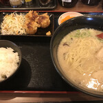 一成 - 日替りランチ＝７００円
      (ラーメン＋小ご飯＋おかず)
