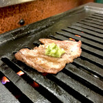焼肉 かっぱ梶岡 - 塩タンを山わさびで