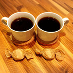 モットコーヒースタンド - コーヒーはブラジルにした
小菓子付き