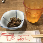 やみつきホルモン利久 - 小鉢とお冷や