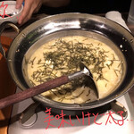 黒毛和牛焼肉と本格もつ鍋 山樹 - あっさり醤油[二人前] 3160円
      （+国産牛ホルモン 680円 +雑炊セット 400円）
      雑炊の姿