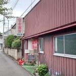 Fuji Shiyokudou - 外観②（店の前はかなり狭い道です）