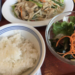 仙台市名坂食堂 - ごはん(ミニ)と野菜炒めとサラダ