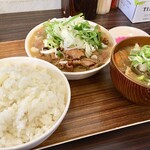 ホルモン食堂 鷹島 - ホルモン豚汁定食 850円