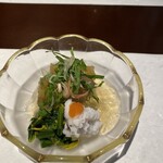 日本料理 とみなが - 突き出し。茄子のゼリー寄せと鱧。お出汁のジュレが美味しい。