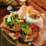 カフェバリチャンプル - いつものアヤム・ゴレン（今日はストレス＝サンバルマシマシ