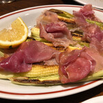 ダ マッサ - ヤングコーンの蒸し焼き　生ハム添え