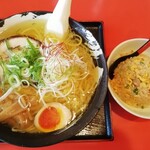 麺厨房 華燕 - 