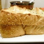 ココカラアヂト カフェプラスシェア - 厚めの玄米食パンがさらに2枚重ね！