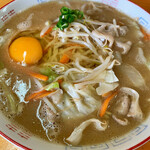 中華そば きい家 - 野菜ラーメン 並　卵　見た目もいい☆
            650円税込