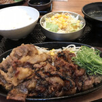 カルビ丼とスン豆腐専門店 韓丼 - カルビ定食（アップ）
