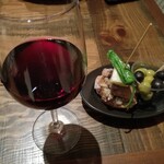 Bar＆Tapas Celona - 赤ワインとタパス