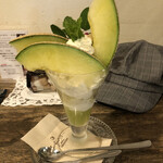 ジゅんベリーCafe - メロンパフェ¥1700