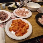 焼肉 ホルモン 牛繁 - 