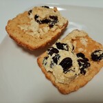 セシュエット - ザクッ、ホロッと崩れる風味豊かなスコーンに、芳醇なネグリタラムが効いたラムレーズン、まったり濃厚なバタークリーム