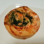 セシュエット - もっちり生地にじゃがいもと明太子ソース、間違いない組み合わせの明太じゃがバター270円