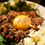 豚星。 - ひき肉＆黄身
