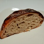 セシュエット - もっちりムニムニ断面の気泡から伝わるみずみずしさ、艶々と光るラクレットチーズのコクが絶妙