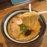 麺舞 龍e - 麺のリフトアップ