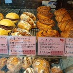 セシュエット - バター香るクロワッサンやパンオレザンもあれば、人気あんこやさんの粒あんサンドも