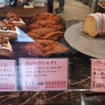 セシュエット - 素朴なバターミルクケーキやクルミを使ったスコーン、クロワッサン生地のチェリークリームパイなど