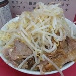 ラーメン二郎 - 料理写真:2012.5 小豚入り（800円）ヤサイニンニク
