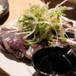 離れ情緒・朝〆旬魚・日本酒 魚魚呑 - 鰹葱まみれタタキ