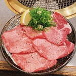 炭火焼肉しゃぶしゃぶ きた里 - Aセットの上タン