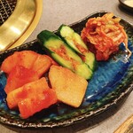 炭火焼肉しゃぶしゃぶ きた里 - キムチ3種盛り