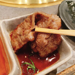 炭火焼肉しゃぶしゃぶ きた里 - 特上ロースをこってりダレへ！