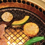 炭火焼肉しゃぶしゃぶ きた里 - 付いていた野菜もいただきます！