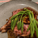 restaurant Noël - ロゼール産仔羊のロースト。マスタードとジュのソース。