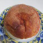 はとやベーカリー - くるみパン１２０円。

中に香ばしい胡桃を包み砂糖とシナモンで仕上げた甘いパンです。