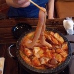 焼肉 韓亭 - おろち鍋！ビロ～ンと長い腸が１本入っている…(*^。^*)丿