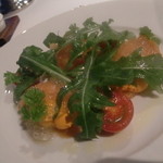 銀座 ハプスブルク・ファイルヒェン - 低温マリネしたサーモン“ツァーレンラスク”赤パプリカのムースとニワトコの花のジュレ