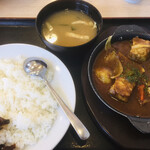 松屋 - 松屋お得意の｢何にでも付いてくるみそ汁｣
            