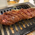 大阪焼肉・ホルモン ふたご - はみ出たいハラミ