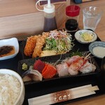 和風ダイニング しらはま - お刺身とミニフライ定食 1,480円、トッピングカキ120円(税込)