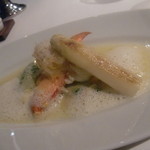 銀座 ハプスブルク・ファイルヒェン - ブルターニュ産オマールエビとシュルツクラプフェン　ホワイトアスパラガスを添えて