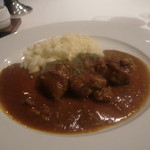 銀座 ハプスブルク・ファイルヒェン - ハンガリー国宝マンガリッツァ豚の“グーラッシュ”アイヤーノッケルンを添えて（メイン差し替え）