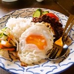 カフェドベトナム 澤上商店 - ガパオ飯