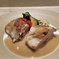 銀座 大石 - 島根県産大山鶏のロースト　手前は胸肉・奥はもも肉　付け合わせは夏野菜の炭火焼き　焼きジュのソース　wonderful(^o^)／