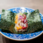 USHIGORO S. - ホッキ貝と和牛赤身の手巻き