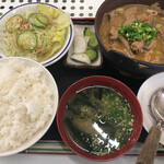 レストハウス まきば - もつ煮定食　780円