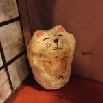 Tonkatsu Katsuichi - カウンター席卓上のネコの置き物